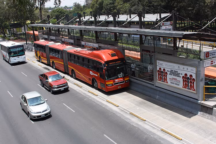 Ở thời điểm hiện tại, Volvo cũng là hãng xe tiên phong trong việc cung cấp xe bus phục vụ hệ thống xe bus nhanh BRT. Nhà sản xuất đã phát triển hàng nghìn chiếc xe bus cho các hệ thống này ở các thành phố Mexico, Curitiba, hay Guatemala...