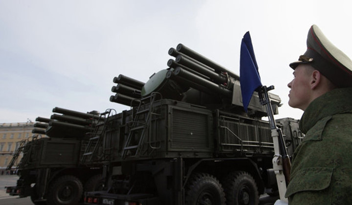 Ngoài ra, hệ thống phòng không tầm gần/tầm thấp Pantsir-S1 của Nga còn đánh chặn thành công hàng trăm quả đạn pháo và pháo phản lực ở khu vực căn cứ Hmeymim kể từ khi vũ khí này được triển khai tại Syria, bảo vệ vững chắc các mục tiêu được giao.