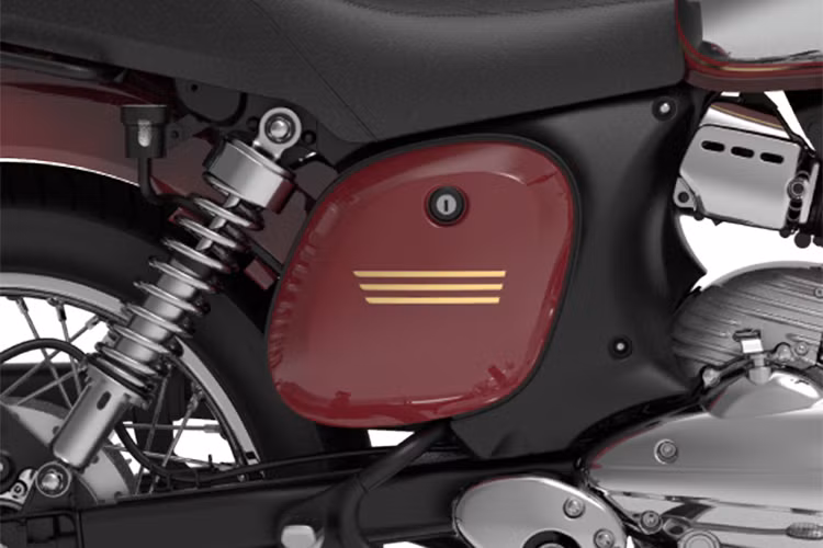 Các trang bị trên Jawa 350 Legacy Edition cũng hiện đại với phanh đĩa cả bánh trước và sau, kèm theo đó là ABS kênh đôi đảm bảo cho khả năng an toàn hơn khi vận hành.