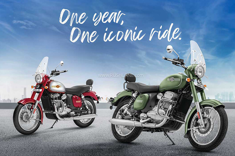 Jawa 350 cổ điển lần đầu được ra mắt vào năm 2024 với vai trò là một chiếc bobber sở hữu những trang bị hiện đại. Và tròn 1 năm ngày ra mắt, hãng xe Ấn đem tới phiên bản giới hạn Jawa 350 Legacy Edition 2025 mới giúp khách hàng có thêm các lựa chọn mới với mẫu cổ điển này.