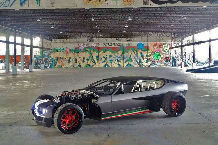 Phần đầu của xe lộ rõ khối động cơ V12, cụm đèn trước được làm mới dạng led mang phong cách hoàn toàn khác biệt so với những chiếc siêu xe Lamborghini khác đang xuất hiện trên thị trường.