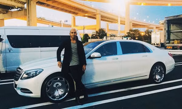 Nha vo dich F1 Lewis Hamilton “tau” Mercedes-Maybach S600