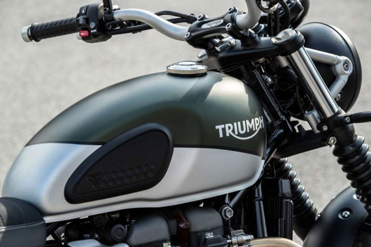 Đây là chiếc xe được Triumph phát triển từ dòng xe nhỏ gọn Triumph Street Twin trước đây, đưa thêm vào chiếc xe khả năng off-road đa năng.