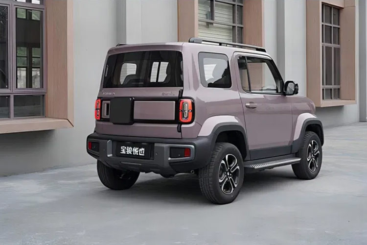 Baojun Yep được trang bị một mô tơ điện nằm trên cầu sau, cho công suất tối đa 67 mã lực và mô-men xoắn cực đại 140 Nm. Đi kèm với đó là cụm pin LFP có dung lượng 28,1 kWh, cung cấp quãng đường di chuyển khoảng 300 km sau khi sạc đầy. Baojun Yep có mức giá dự kiến khoảng 300 triệu đồng.