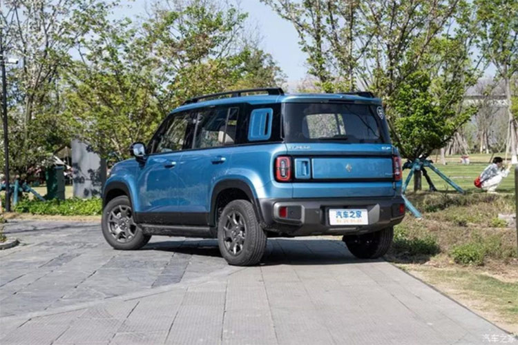 Pin của xe có dung lượng 41,9 kWh cho đến quãng đường di chuyển tối đa khoảng 400 km. Dự kiến Baojun Yep Plus được phân phối với 2 phiên bản, giá bán từ 409 – 449 triệu đồng tại Việt Nam