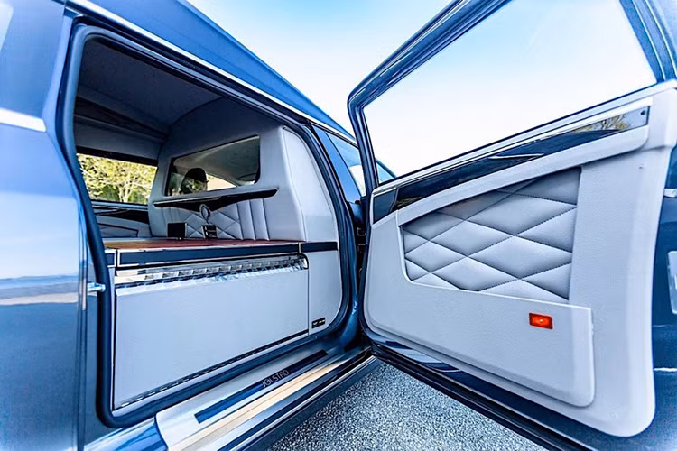 Cái giá xe tang Tesla này sẽ khiến cho nó trở thành chiếc Tesla đắt nhất đất nước Bắc Âu, và thậm chí là ở nhiều nước khác nữa. Cho tới lúc này, anh ấy vẫn chưa thành công trong việc tìm người mua.