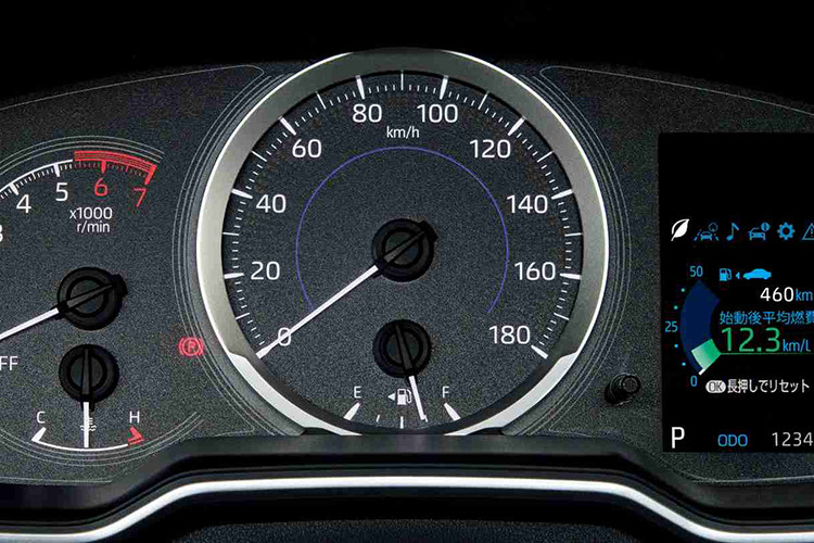 Phiên bản sedan và touring có 2 tùy chọn hệ truyền động gồm động cơ xăng 4 xi lanh hút khí tự nhiên 2ZR-FAE 1,8 lít kết hợp hộp số CVT-i 7 cấp, sản sinh công suất 140 mã lực và 170 Nm, và động cơ tăng áp 1,2 lít, sản sinh công suất 116 mã lực và mô men xoắn 185 Nm. Kết hợp cùng hệ dẫn động cầu trước và hộp số sàn.