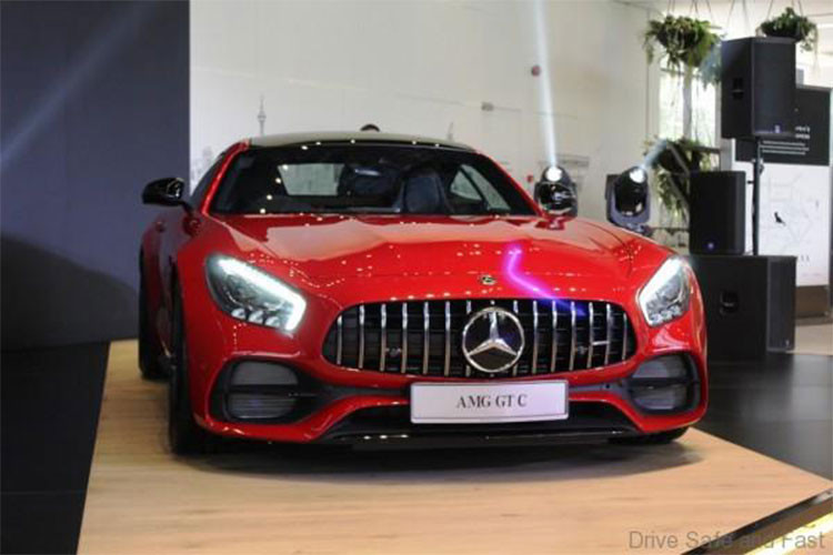 Mercedes-AMG GT C phiên bản 2018 đã được phân phối chính hãng tại Malaysia với mức giá bán 1,46 triệu RM (tương đương 8,277 tỷ đồng).
