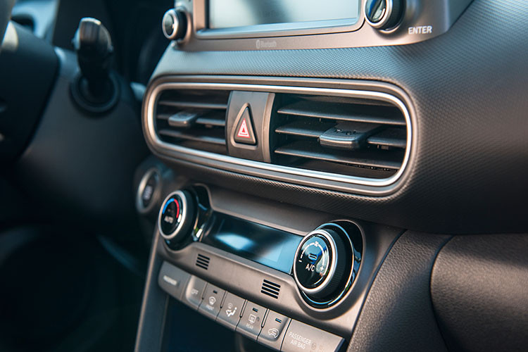 Hệ thống giải trí trên xe tích hợp bộ xử lí Arkamys Premium Sound với DAC giải mã kĩ thuật số chuẩn 24bit đem đến những trải nghiệm âm thanh cao cấp. Hệ thống giải trí vẫn hỗ trợ các kết nối Apple Carplay cùng AUX/USB/Bluetooth và phát ra 6 loa chất lượng quanh xe.