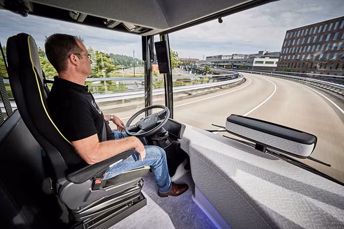 Để chế độ này hoạt động, một điều kiện ở đây là người lái không được can thiệp vào chân ga, chân phanh và vô-lăng, bởi vì bất kỳ can thiệp nào của người lái sẽ loại bỏ chức năng CityPilot. Việc làm của người lái ở đây là theo dõi, kiểm soát vận hành của chiếc xe và có thể nắm quyền kiểm soát việc lái xe bất kỳ lúc nào. 