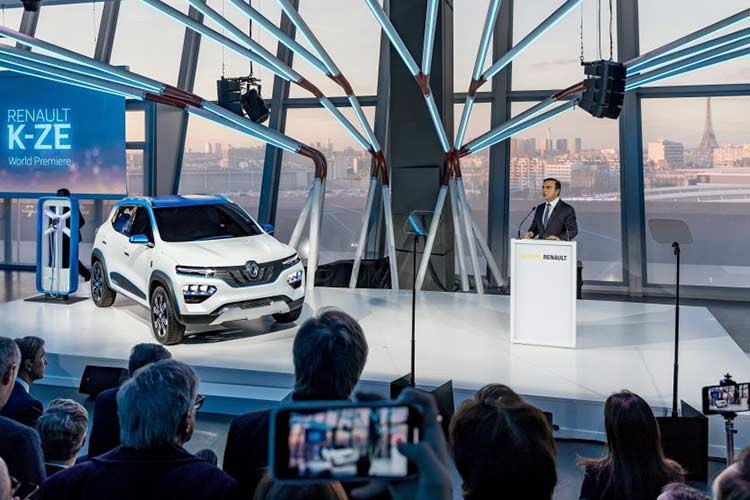 Renault đã khởi động Triển lãm ôtô Paris 2018 với màn ra mắt mẫu concept K-ZE, thứ sẽ dẫn đến một mẫu crossover cỡ nhỏ chạy điện hoàn toàn cho đại chúng trong năm tới. Đáng chú ý mẫu xe ôtô điện Renault K-ZE khá giống "người anh em" Kwid đến từ tương lai, và dường như có sử dụng chung một khung gầm cơ sở.