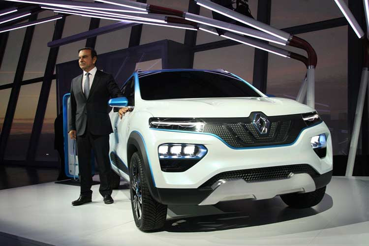 Trong khi chữ “K” có thể là đến từ “Kwid”, chữ “ZE” rõ ràng là để ám chỉ hệ dẫn động điện, thứ được nói là có thể cung cấp tổng cự li di chuyển 250 km theo tiêu chuẩn NEDC. Khi cụm pin hết điện, nó có thể được sạc với hoặc ổ cắm điện trong nhà, hoặc sử dụng cơ sở hạ tầng công cộng.