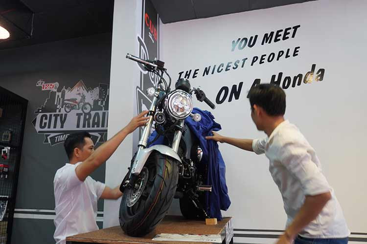 Những năm gần đây, nhiều mẫu xe máy nhập khẩu Thái Lan khi được các cửa hàng kinh doanh tư nhân đưa và phân phối tại Việt Nam đưa ra mức giá bán bị đội lên hàng chục triệu đồng so với giá đề xuất của nước sở tại, ngang ngửa thậm chí còn đắt hơn các dòng xe cao cấp trong nước.