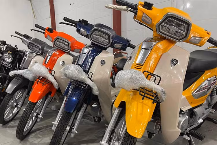 Mặc dù các mẫu xe máy nhập khẩu này không khác biệt quá nhiều so với xe lắp ráp Việt Nam và có giá bán gấp đôi so với mức niêm yết tại thị trường Thái Lan, tuy nhiên vẫn được nhiều người dùng ưa chuộng tìm mua thậm chí còn đặt hàng chờ đợi - đặc biệt là dòng xe Honda vốn luôn được nhiều người dân Việt tin dùng. 