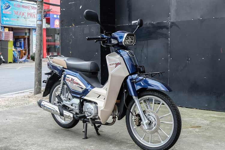  GPX Rock 110 và PopZ 110 Là sản phẩm mới thuộc phân khúc xe máy phổ thông “giá rẻ” tại thị trường Thái Lan, GPX Rock 110 và PopZ 110 ra mắt vào năm 2019 với giá bán từ 35.900 - 37.900 Baht (tương đương 26 - 28 triệu đồng) ở chiếc Rock 110 và từ 39.500 Baht (khoảng từ 27 triệu đồng) của chiê s PopZ 110.