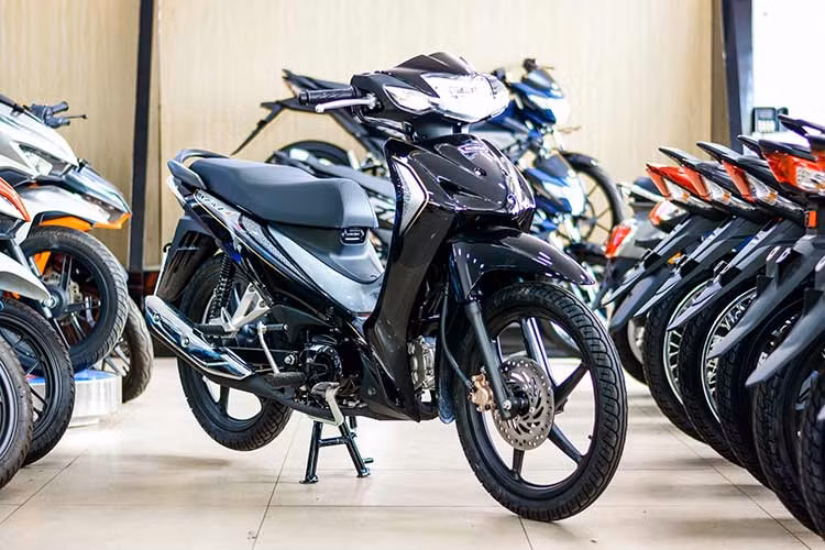  Honda Wave 110i và 125i nhập Thái Honda Wave Thái luôn là một trong những dòng xe số được nhiều người ưa chuộng. Tuy có nhiều đặc điểm giống với Wave và Future phân phối tại Việt Nam nhưng mức giá lại đắt hơn nhiều. Cụ thể giá Wave 125i nhập Thái hiện có giá bán tới 86 triệu đồng, còn Wave 110i nhập Thái sau nhiều lần giảm giá thì vẫn ở mức 55 triệu đồng. 