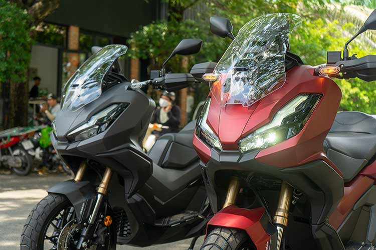  Honda ADV 350 Nhập khẩu nguyên chiếc từ Thái Lan và đã được các đại lý tư nhân mở bán. Honda ADV 350 về Việt Nam hiện có 3 lựa chọn màu sắc là đen, xám-đen và đỏ-đen, đi kèm giá bán giao động từ 340 đến 350 triệu đồng (đã bao gồm VAT). Trước đó, Honda ADV 350 từng được mở bán chính hãng tại thị trường Thái Lan theo diện xe máy lắp ráp nội địa và đáp ứng tiêu chuẩn châu Âu. 