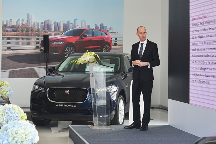 Dịch vụ kinh doanh xe mới này sẽ giúp khách hàng sở hữu các dòng xe Jaguar Land Rover cũ chính hãng. Đối với những khách hàng đang sở hữu xe của Jaguar Land Rover được mua chính hãng thì đây là cơ hội lý tưởng để ký gửi bán dưới dạng xe đã qua sử dụng và cơ hội đổi sang mẫu xe Jaguar hay Land Rover yêu thích khác.