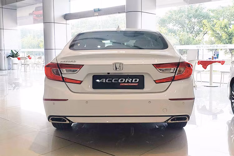 "Đòn bẩy" tài chính được kỳ vọng sẽ giúp Honda Accord thoát danh hiệu xe bán ế ẩm nhất toàn thị trường Việt Nam, song khó có thể thay đổi số phận "chốt" bảng phân khúc.