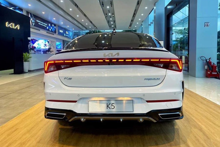 Án ngữ tại vị trí cuối bảng xếp hạng doanh số nhóm sedan cỡ D tháng 11 vẫn là cái tên quen thuộc - Honda Accord. Dẫu vậy, đây lại là thành viên ghi nhận đạt mức tăng trưởng cao nhất nhóm, tăng tới 150% theo tháng, đồng thời mở rộng thị phần từ 2,1% lên 6,9%.