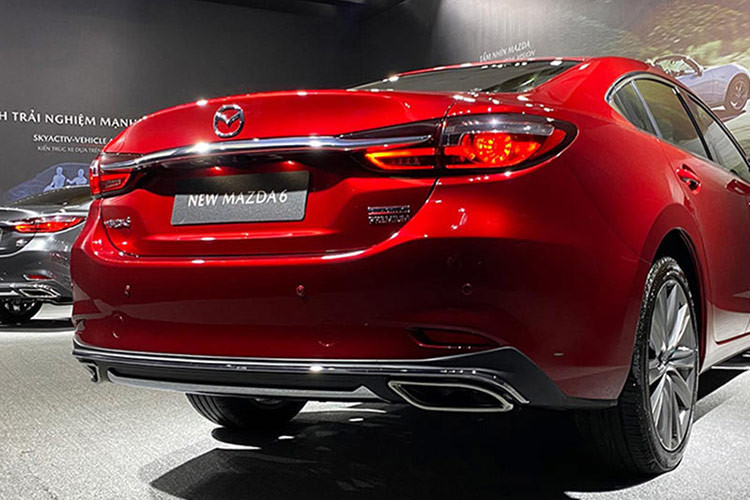 Mặc dù lượng xe Mazda6 tại Việt Nam bán ra chỉ đạt 75 chiếc, nhích nhẹ 1,4% theo tháng. Kết quả này đồng thời cũng giúp mẫu sedan nhà Mazda mở rộng thị phần từ 38,7% trong tháng 10 lên 52,1%.