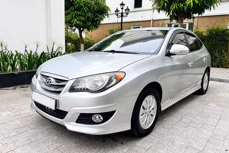  Hyundai Avante 2015 – 2016 Hyundai Avante là mẫu xe tiền thân của Hyundai Elantra. Thuộc dòng sedan hạng C, Avante sở hữu nhiều điểm mạnh từ ngoại hình, nội thất đến cảm giác lái.