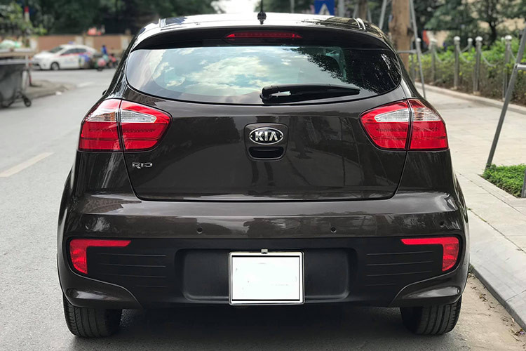 Trong phân khúc hạng B, Kia Rio có các điểm mạnh nổi trội về kiểu dáng, trang bị tiện nghi và an toàn. Bên cạnh đó, mẫu xe của hãng Kia này cũng được chuộng bởi xuất xứ xe nhập khẩu nguyên chiếc từ Hàn Quốc. Tuy nhiên ở mặt vận hành Rio chưa thể hiện quá tốt.