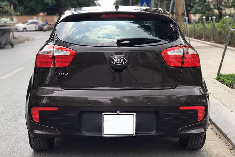 Trong phân khúc hạng B, Kia Rio có các điểm mạnh nổi trội về kiểu dáng, trang bị tiện nghi và an toàn. Bên cạnh đó, mẫu xe của hãng Kia này cũng được chuộng bởi xuất xứ xe nhập khẩu nguyên chiếc từ Hàn Quốc. Tuy nhiên ở mặt vận hành Rio chưa thể hiện quá tốt.