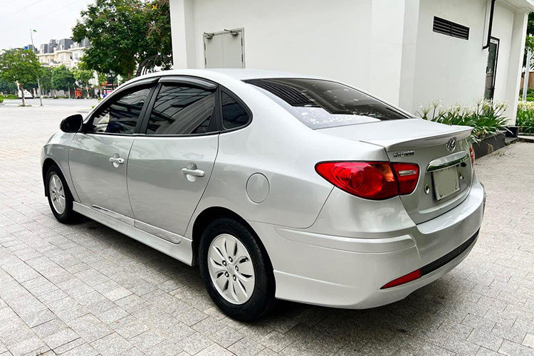 Những chiếc xe Hyundai Avante cũ đời 2015 – 2016 được nhận xét là một lựa chọn khá ổn trong các mẫu xe hơi cũ giá trên dưới 300 triệu hiện nay. Tuy nhiên, kiểu dáng khá cũ khiến nhiều người dùng e dè khi mua.