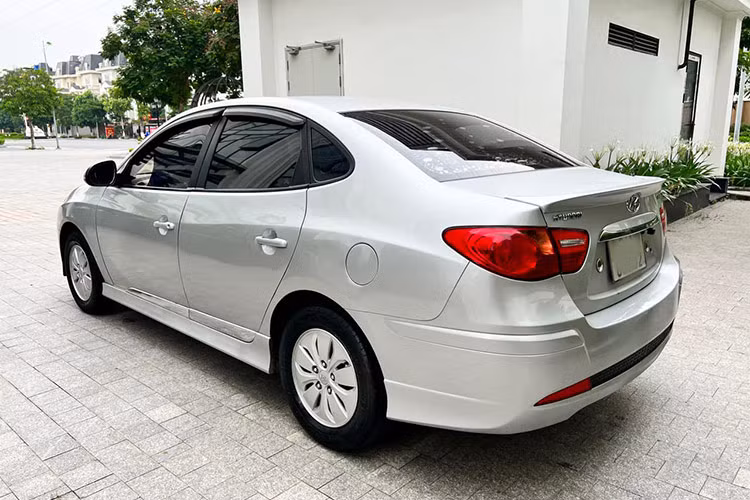 Những chiếc xe Hyundai Avante cũ đời 2015 – 2016 được nhận xét là một lựa chọn khá ổn trong các mẫu xe hơi cũ giá trên dưới 300 triệu hiện nay. Tuy nhiên, kiểu dáng khá cũ khiến nhiều người dùng e dè khi mua.