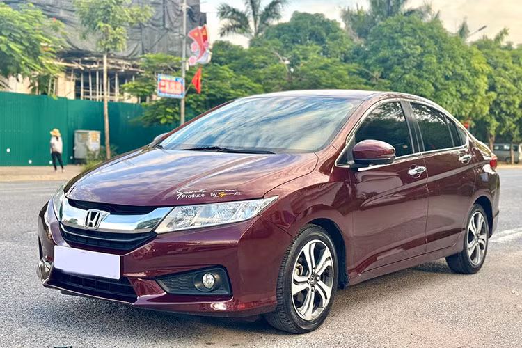  Honda City 2014 – 2016 Nói đến 300 triệu nên mua xe cũ nào thì nhất định không thể bỏ qua Honda City. Mẫu xe này sở hữu chất lượng và khả năng vận hành thuộc hàng tốt nhất phân khúc sedan hạng B. Bên cạnh đó, City còn được ưa chuộng bởi thiết kế nam tính, nội thất rộng rãi, đến từ thương hiệu Honda Nhật Bản…