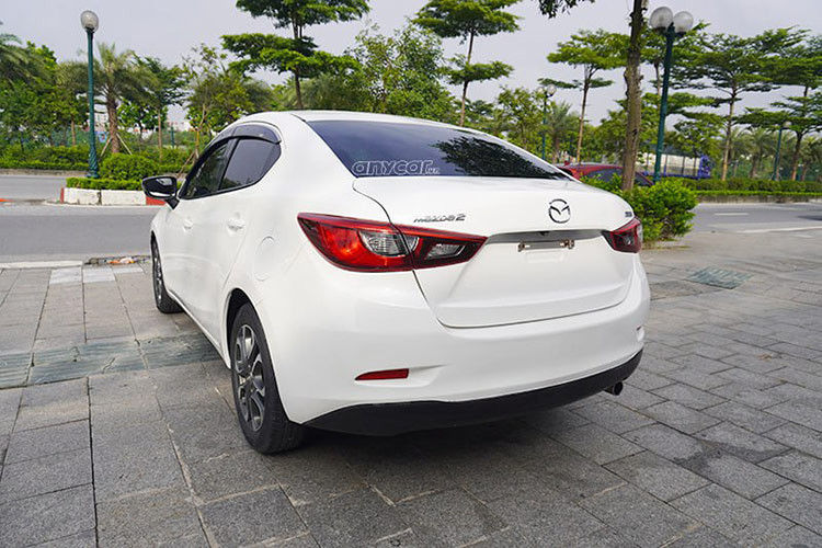 So với các đối thủ cùng đời ở phân khúc hạng B, Mazda2 nổi bật với thiết kế thời trang, nội thất tiện nghi và công nghệ vượt trội. Tuy là xe Nhật nhưng Mazda2 lại tập trung nhiều hơn vào trải nghiệm thay vì yếu tố thực dụng thường thấy. Đây cũng chính là điểm làm nên sự hấp dẫn của các mẫu xe nhà Mazda.