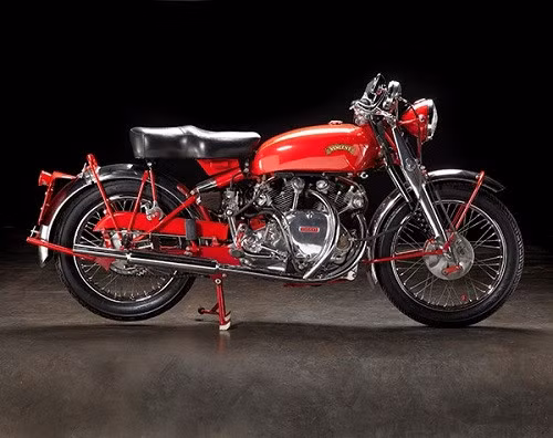 1951 Vincent White Shadow (434.000 USD, tương đương 9,8 tỷ đồng): 1507 Series C Black Shadows được sản xuất từ năm 1949 đến 1952. Thậm chí hiếm hơn Black Shadow là White Shadow, trong đó chỉ có 15 chiếc được chế tạo. White Shadow có sự khác biệt nhờ những vỏ hộp bằng kim loại màu trắng.