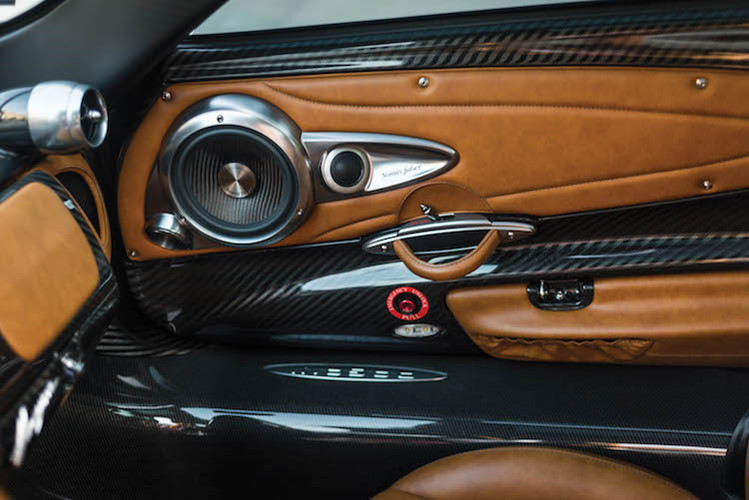 "Chương trình cho thuê siêu xe này đem lại một số ưu điểm so với việc mua đứt", ông Steven Posner, CEO của Putnam Leasing khẳng định. "Ví dụ như việc thuê xe sẽ giúp tránh được chi phí thuế. Một số bang ở Mỹ cho phép người thuê trả thuế theo tháng thay vì trả 1 cục tiền lớn".