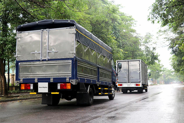 Sau đó được lắp ráp và quản lý chất lượng tại nhà máy Hyundai Thành Công tại Ninh Bình theo tiêu chuẩn nghiệm ngặt và đạt tiêu chuẩn chất lượng của Hyundai toàn cầu. Tính đồng bộ cao của linh kiện chính hãng, cùng với quy trình sản xuất với chất lượng tương đương xe sản xuất trên thị trường quốc tến giúp New Mighty trở thành mẫu xe đạt chất lượng và sự tin cậy hàng đầu trong phân khúc hiện nay.