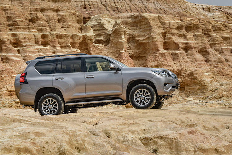 Dẫu rằng đây chỉ là phiên bản Toyota Land Cruiser Prado nâng cấp nhẹ một số tiện nghi, nhưng nước đi này đối với Toyota Việt Nam là cần thiết bởi Land Cruiser Prado vẫn giữ nguyên các trang bị kể từ lần nâng cấp giữa vòng đời vào cách đây hơn 2 năm.