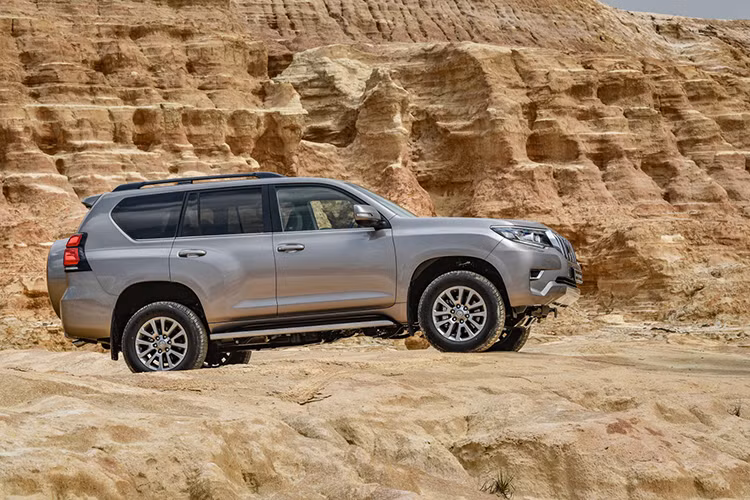 Dẫu rằng đây chỉ là phiên bản Toyota Land Cruiser Prado nâng cấp nhẹ một số tiện nghi, nhưng nước đi này đối với Toyota Việt Nam là cần thiết bởi Land Cruiser Prado vẫn giữ nguyên các trang bị kể từ lần nâng cấp giữa vòng đời vào cách đây hơn 2 năm.