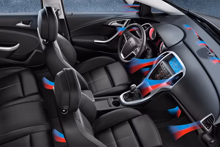 Hãy điều chỉnh chế độ quạt gió phù hợp khi mở điều hòa, bởi khi quạt ở mức quá lớn sẽ tiêu tốn điện năng hoặc gây khó chịu khi gió thổi mạnh. Nếu để quạt điều hoà quá yếu sẽ thiếu cảm giác mát lạnh. Vì vậy cần điều chỉnh nhiệt độ làm mát từ từ, không nên để ở mức làm lạnh cao nhất, sẽ khiến dàn lạnh hoạt động quá sức.