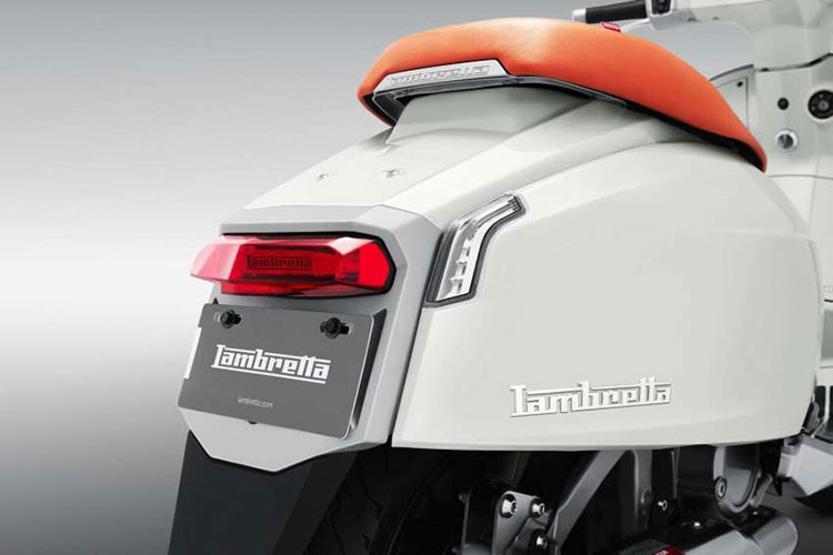 Cụ thể hơn, Lambretta G350 Special sẽ mang phong cách thiên về tân cổ điển, mẫu X300 lại được thiết kế trẻ trung và năng động hơn.