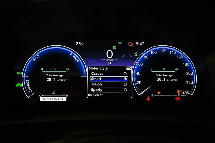 Điểm nhấn ở khu vực mặt táp lô là đồng hồ lái LCD kích thước 12,3 inch và màn hình cảm ứng trung tâm 10,1 inch hỗ trợ Apple CarPlay và Android Auto không dây.