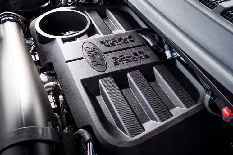 Chuyên gia kỹ thuật động cơ diesel của Ford nhận xét: “Chúng tôi biết rằng các động cơ diesel với quạt làm mát bằng điện phải khôi phục sức mạnh dưới nhiệt độ và cao độ lớn, do đó chúng tôi đã quyết định sử dụng quạt cơ học có độ nhớt cao, có khả năng lưu thông không khí nhiều hơn qua bộ tản nhiệt và bộ làm mát trong điều kiện khắc nghiệt”.