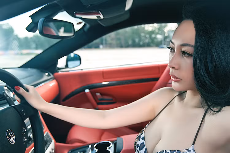 Mẫu xe Maserati GranTurismo ddược trang bị khối động cơ 4,2 lít V8, công suất 402 mã lực, mô-men xoắn cực đại 420 Nm. Hộp số tự động ZF 6 cấp với chức năng sang số bằng tay gắn trên vô-lăng. Xe tăng tốc lên 100 km/h trong vòng 5,2 giây từ vị trí xuất phát. Vận tốc tối đa 285 km/h. 