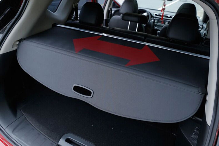 Giảm trọng lượng xe là cách dễ nhất để tiết kiệm nhiên liệu. Những đồ dùng không cần thiết trong cốp xe cần được loại bỏ. Theo tính toán, cứ tăng thêm 45 kg trọng lượng, mức tiêu thụ nhiên liệu của xe sẽ tăng thêm 1-2%. Motor1 cho biết cách làm này sẽ tiết kiệm khoảng 6 cent mỗi gallon.