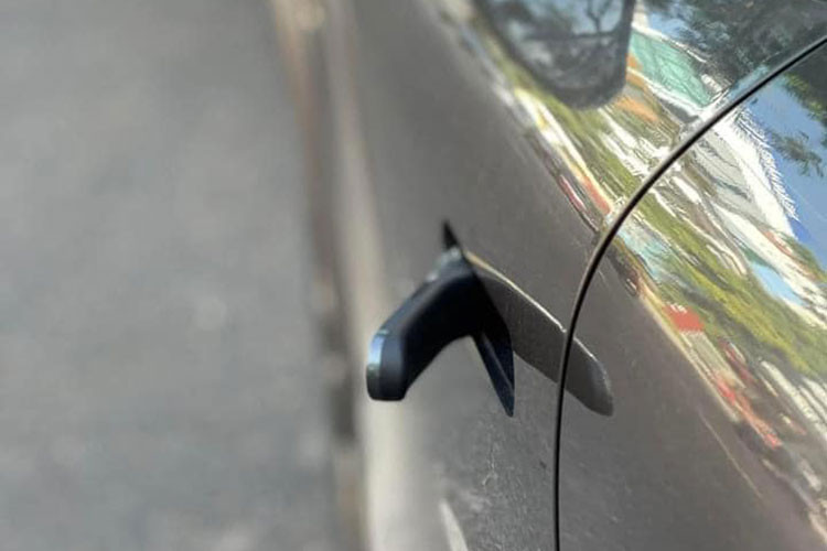 Mẫu xe ôtô giá rẻ Trung Quốc cạnh tranh Honda CR-V được trang bị lưới tản nhiệt kim cương lạ mắt cùng đèn pha LED được đặt thấp và đèn định vị ban ngày với thiết kể mỏng dẹt.