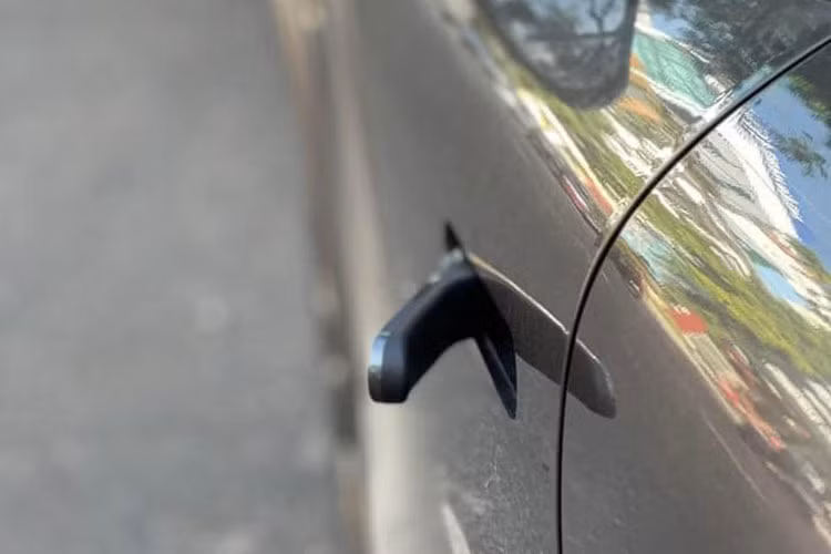 Mẫu xe ôtô giá rẻ Trung Quốc cạnh tranh Honda CR-V được trang bị lưới tản nhiệt kim cương lạ mắt cùng đèn pha LED được đặt thấp và đèn định vị ban ngày với thiết kể mỏng dẹt.