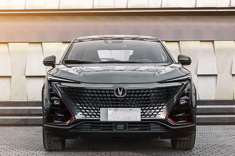 Changan Uni-T 2021 ở Trung Quốc có giá bán từ 120.000 - 150.000 nhân dân tệ (khoảng 402 đến 502 triệu đồng) với 2 phiên bản. Mẫu xe nay hiện nay đã được bán đại trà và được người dùng nội địa tại đất nước tỷ dân khá yêu thích.