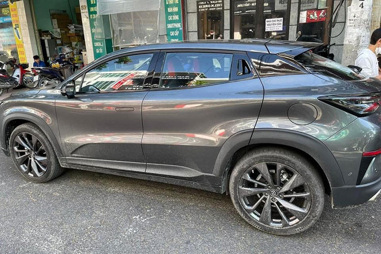 Trước đó vào hồi tháng 5 vừa qua, mẫu xe SUV Changan Uni-T cũng đã xuất hiện tại Hải Phòng và được cho là sẽ sớm ra mắt tại nước ta, cạnh tranh trực tiếp với Honda CR-V và Mazda CX-5. Tuy nhiên, cho đến tận bây giờ, Changan Uni-T vẫn chưa ra mắt trực tiếp tại thị trường Việt.