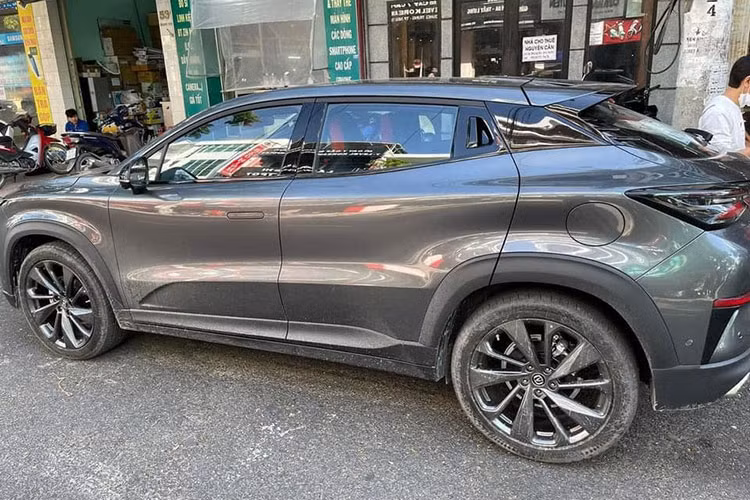 Trước đó vào hồi tháng 5 vừa qua, mẫu xe SUV Changan Uni-T cũng đã xuất hiện tại Hải Phòng và được cho là sẽ sớm ra mắt tại nước ta, cạnh tranh trực tiếp với Honda CR-V và Mazda CX-5. Tuy nhiên, cho đến tận bây giờ, Changan Uni-T vẫn chưa ra mắt trực tiếp tại thị trường Việt.