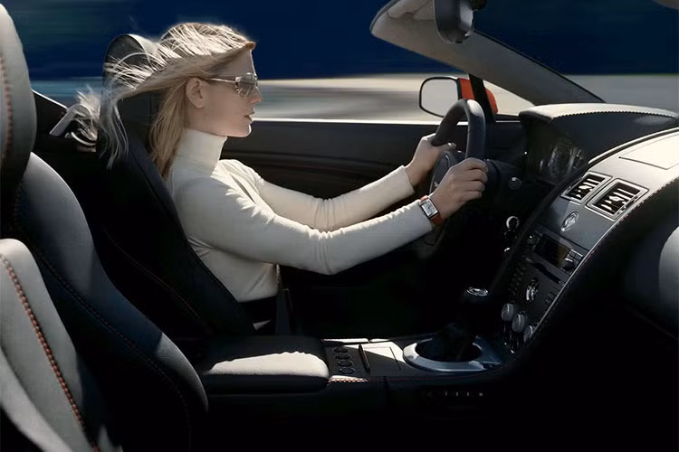 Bạn cũng nên điều chỉnh cửa gió ôtô một cách hợp lý tránh phả thẳng hơi mát vào mặt gây ảnh hưởng đến sức khỏe, cũng không nên thổi thẳng hơi gió lên kính sẽ gây hiện tượng đọng nước trên của kính xe.