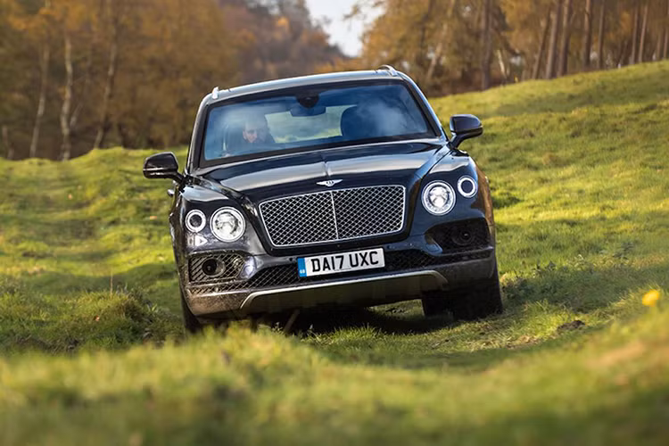Kể từ khi được ra mắt chính thức vào năm 2015, siêu xe Bentley Bentayga vẫn luôn được biết đến là một trong những mẫu SUV hạng sang nhanh nhất, mạnh nhất và được nhiều đại gia săn đón hàng đầu thế giới.